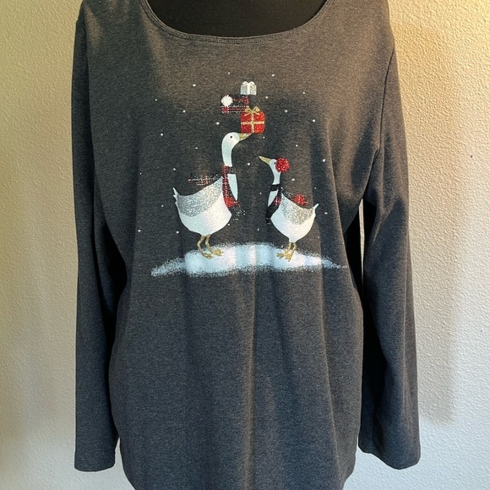 SOLD 

Charcoal gray Christmas goose T-shirt